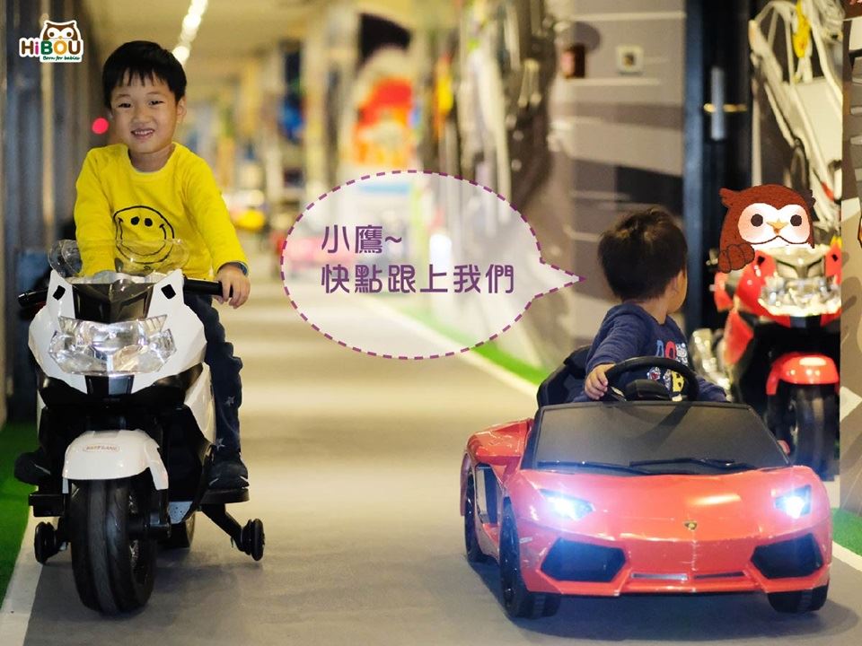 孩子在蘭城晶英的兒童車上留影