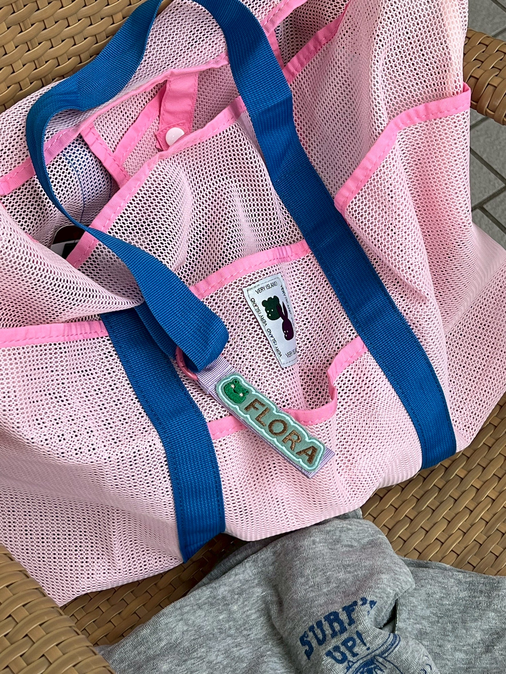 防丟吊牌掛在提袋上